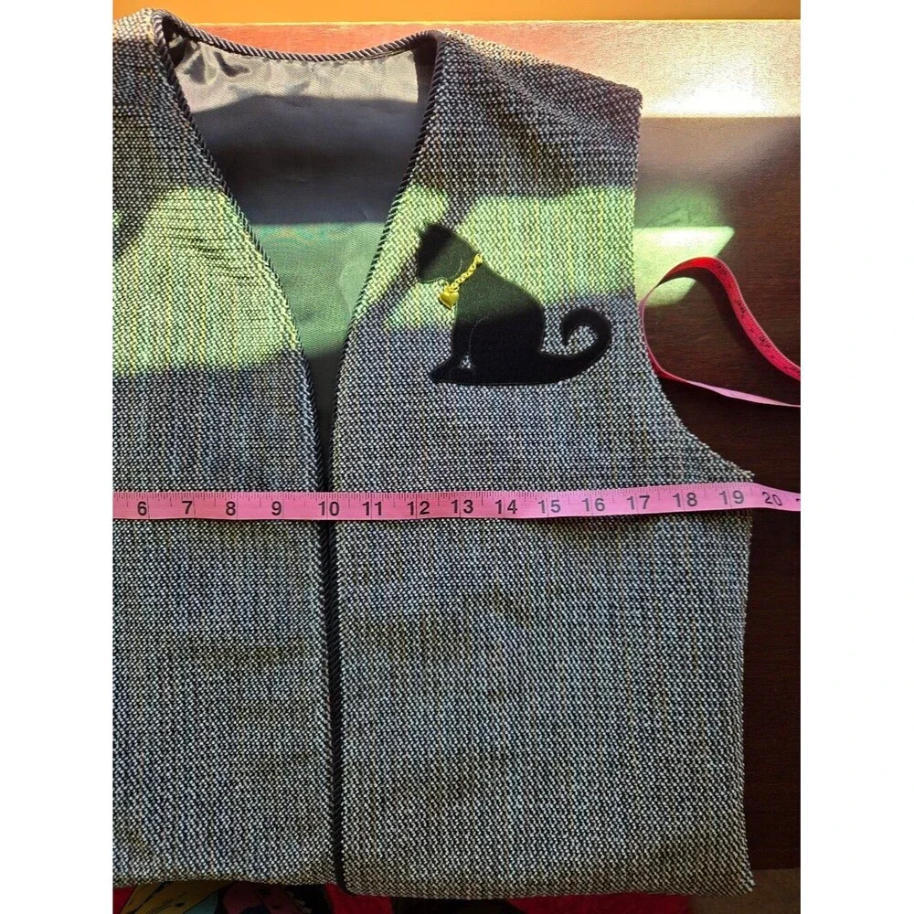 Vintage Black Cat Tweed Vest with Heart Charm Detailing​👵🏼🧶🐈‍⬛☕️
